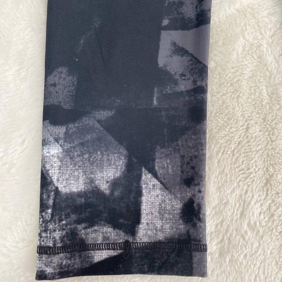 🧘‍♀️ Under Armour NWT Capri leggings M - Picture 2 of 4